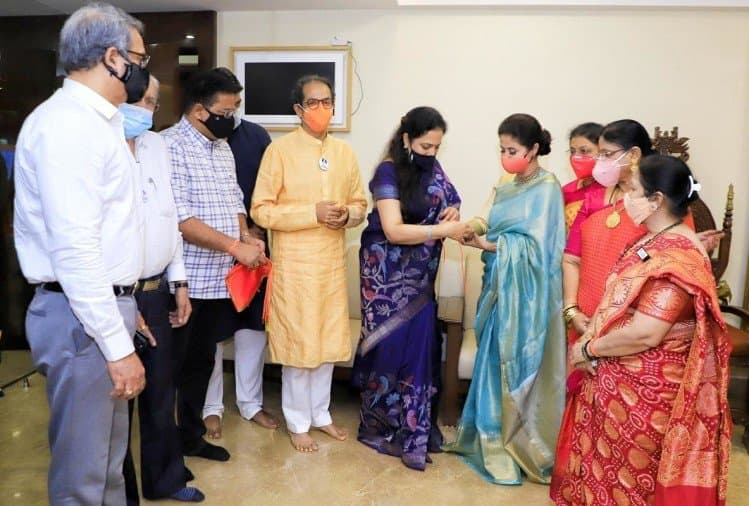 महाराष्ट्र में अपने सहयोगी कांग्रेस को कमजोर कर रही है शिवसेना! उर्मिला मातोंडकर CM उद्धव की टीम में