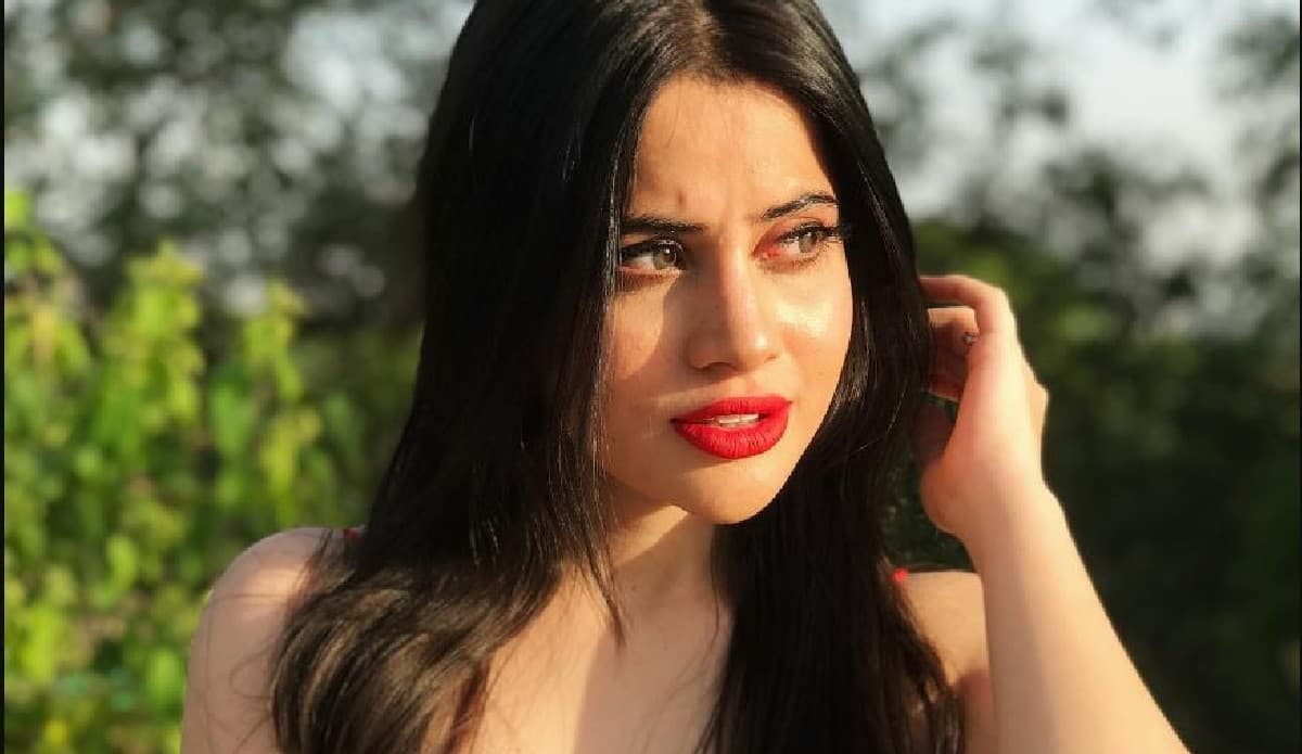 Urfi Javed Video: उर्फी जावेद हुई टॉपलेस, लेटेस्ट वीडियो ने बढ़ाया इंटरनेट का पारा