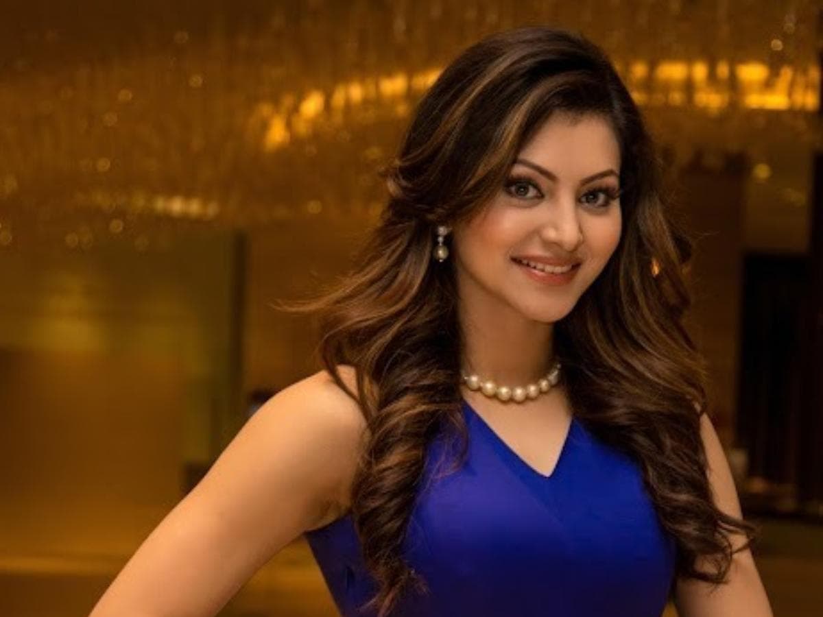 उर्वशी रौतेला की सिल्वर चेन पर अटका यूजर्स का ध्यान, बोले- इसका ऋषभ पंत से कनेक्शन तो नहीं