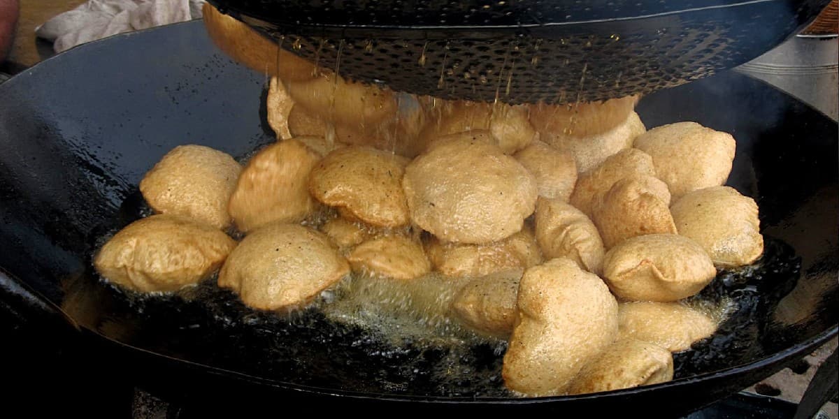 Cooking Oil Reuse: एक बार इस्तेमाल किए गए कुकिंग ऑयल से दोबारा न पकाएं खाना, जानें इसके नुकसान Cooking Oil Reuse: एक बार इस्तेमाल किए गए कुकिंग ऑयल से दोबारा न पकाएं खाना, जानें इसके नुकसान