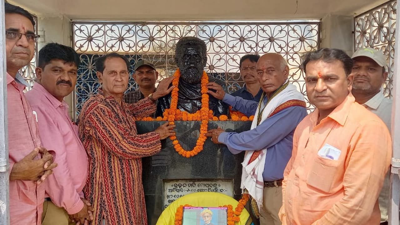 खरसावां में गूंजा बंदे उत्कल जननी, अपनी भाषा और संस्कृति को जन-जन तक पहुंचाने का लिया संकल्प