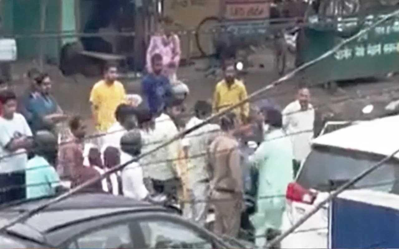 Uttarakhand: कैबिनेट मंत्री के हाथों एक व्यक्ति की हुई पिटाई, Video Viral