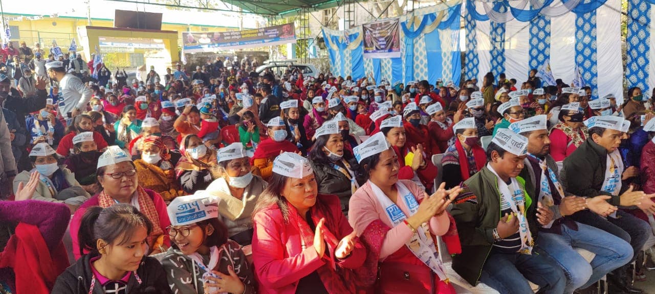 Uttarakhand Election 2022: आम आदमी पार्टी के प्रत्याशी ने कांग्रेस प्रत्याशी के छू लिये पैर, जानें वजह