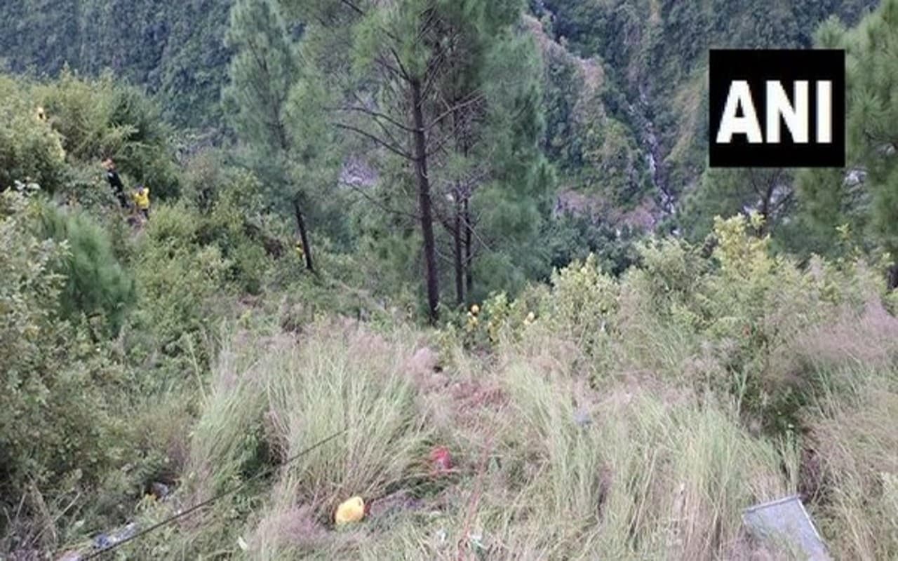 उत्तराखंड पौड़ी गढ़वाल में सड़क दुर्घटना, 32 की मौत उत्तराखंड पौड़ी गढ़वाल में सड़क दुर्घटना, 32 की मौत