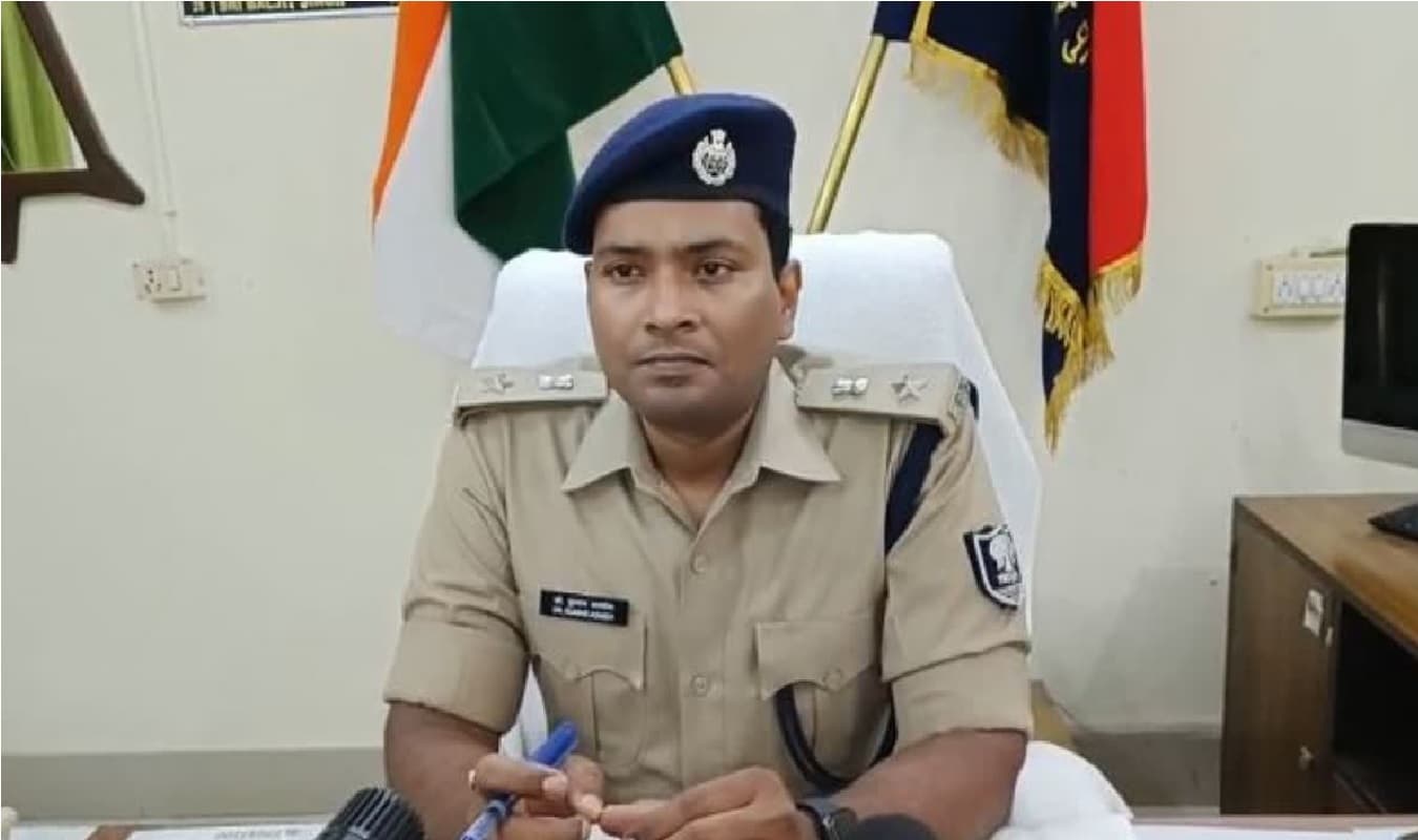 मुजफ्फरपुर रेल एसपी ने बेहतर काम करने वाले 58 पुलिसकर्मी को किया सम्मानित, 15 का वेतन बंद, चार हुए निलंबित