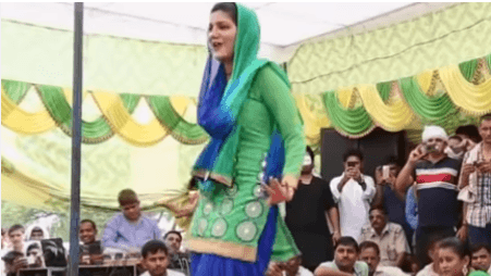 ग्रीन सूट में सपना चौधरी ने किया जबर डांस, देखें देसी क्वीन का सुपरहिट VIDEO
