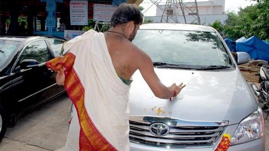 नए कार और बाइक की पूजा घर पर कैसे करें? जानिए वाहन पूजन की पूरी विधि