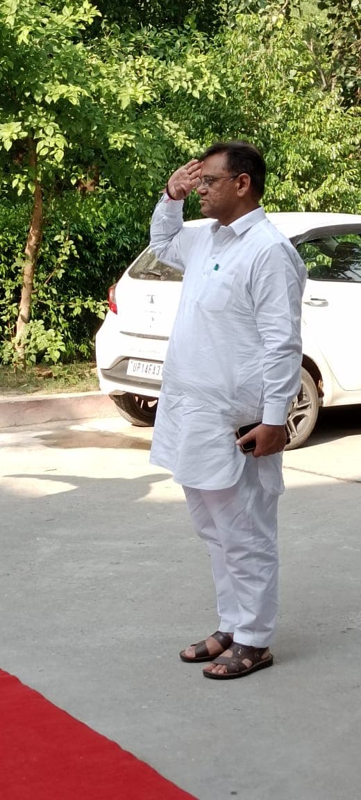 UP News: योगी कैबिनेट से इस्तीफे के सवाल पर मंत्री दिनेश खटीक ने तोड़ी चुप्पी, एक लाइन में कही बड़ी बात