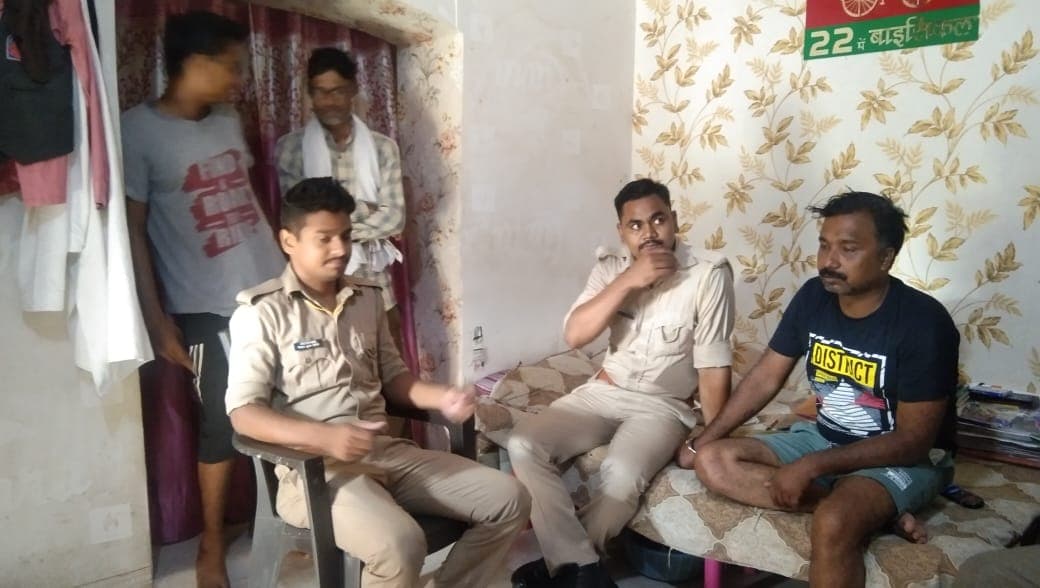 Varanasi News: पीएम मोदी के वाराणसी दौरे से पहले सपा नेता हुए नजरबंद, पुलिस पर लगा ये आरोप