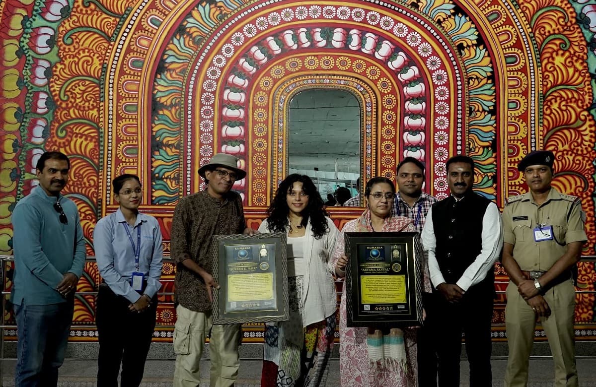 वाराणसी एयरपोर्ट पर बनी म्यूरल पेंटिंग ‘यूरेशिया वर्ल्ड रिकॉर्ड’ में दर्ज, जानें इसकी खासियत