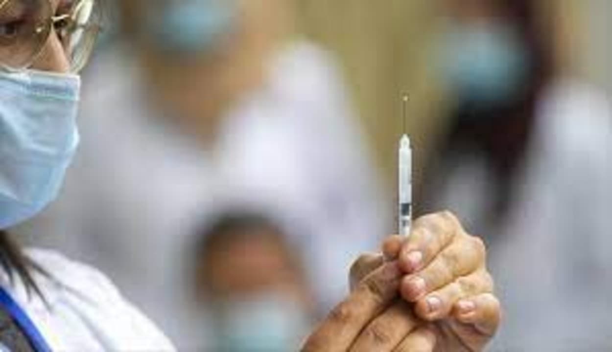 18 साल से अधिक उम्र के लोगों को Free में वैक्सीन देगी योगी सरकार, 1 मई से शुरू होगा टीकाकरण अभियान का अगला चरण