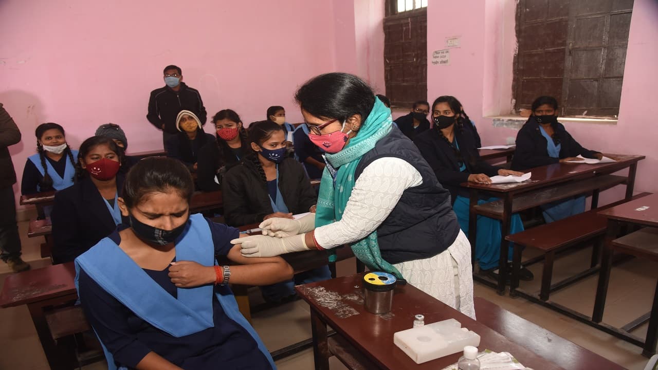 बिहार बोर्ड: इंटर-मैट्रिक परीक्षा का काउंटडाउन शुरू, 26 जनवरी तक 52 लाख किशोरों का टीकाकरण अब चुनौती