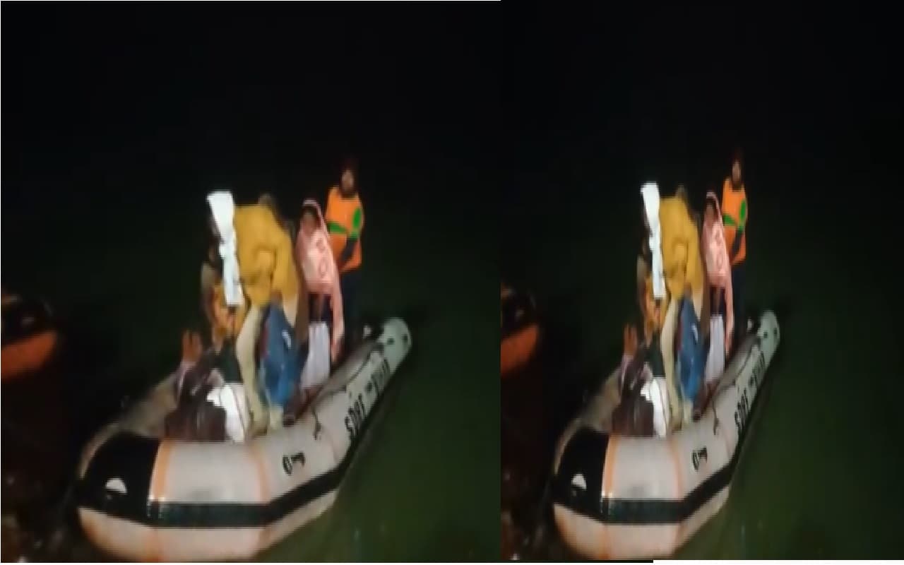 वैशाली के गंडक नदी में फंसी 200 यात्रियों से भारी नाव, बचाव कार्य में जुटी SDRF की टीम