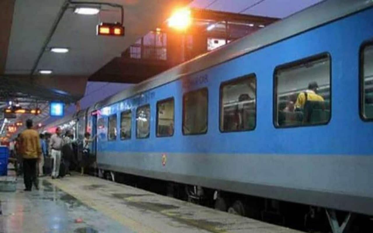 Puja Special Train: पटना आनंद विहार के लिये प्रयागराज और कानपुर सेंट्रल से पूजा स्पेशल ट्रेन