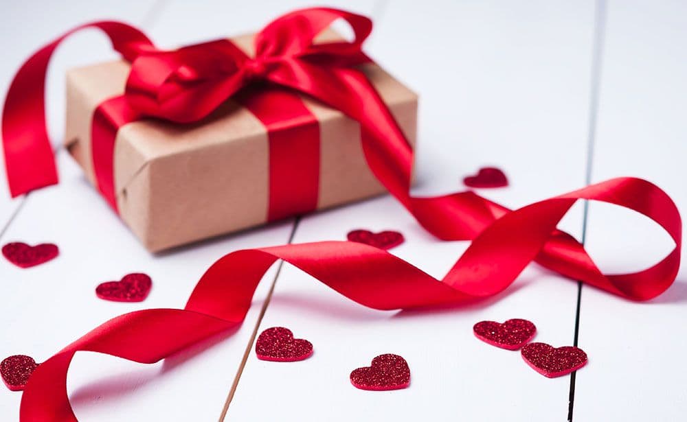 Valentines Day के लिए खास गिफ्ट आइडियाज, जो उनके चेहरे पर लाएंगे मुस्कान