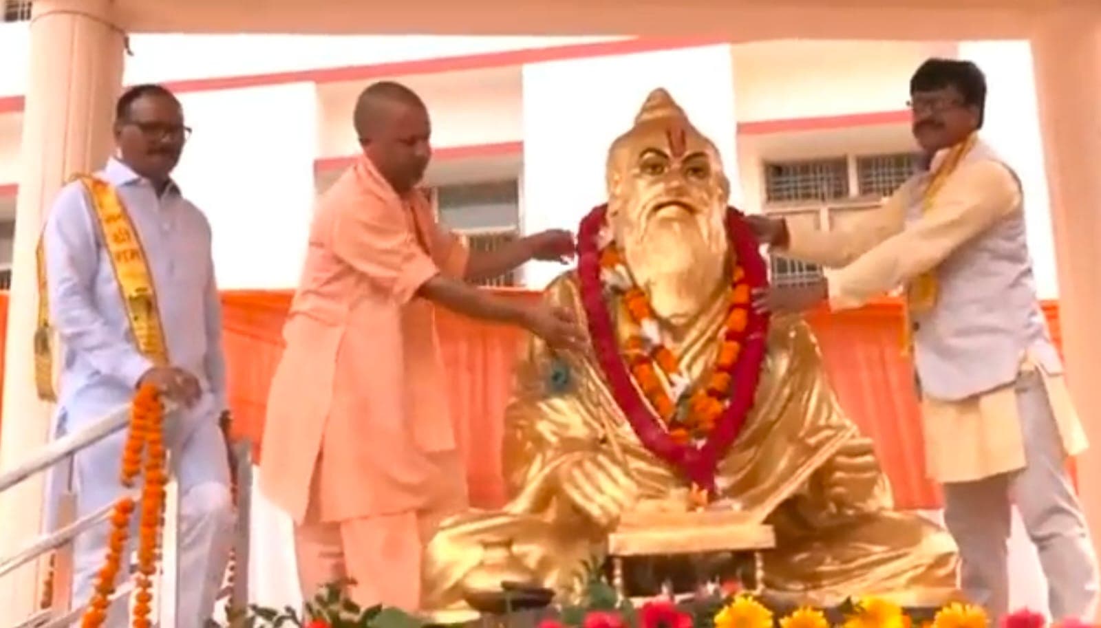 श्रीराम के पावन चरित्र को जनता तक पहुंचाने का श्रेय त्रेता युग में महर्षि वाल्मीकि को: सीएम योगी