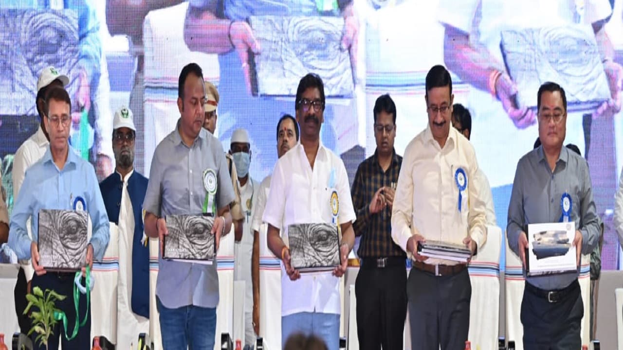 वन महोत्सव : हेमंत सोरेन ने की घोषणा, शहरी क्षेत्र के कैंपस में लगाएं पौधे, हर पेड़ पर 5 यूनिट बिजली फ्री