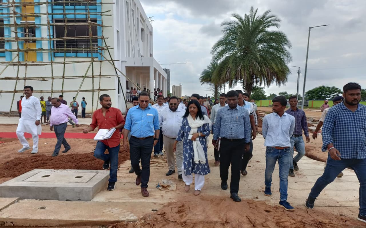 Deoghar Airport पर विमानों की जल्द होगी Night Landing, वंदना डाडेल ने कार्यों की समीक्षा की Deoghar Airport पर विमानों की जल्द होगी Night Landing, वंदना डाडेल ने कार्यों की समीक्षा की