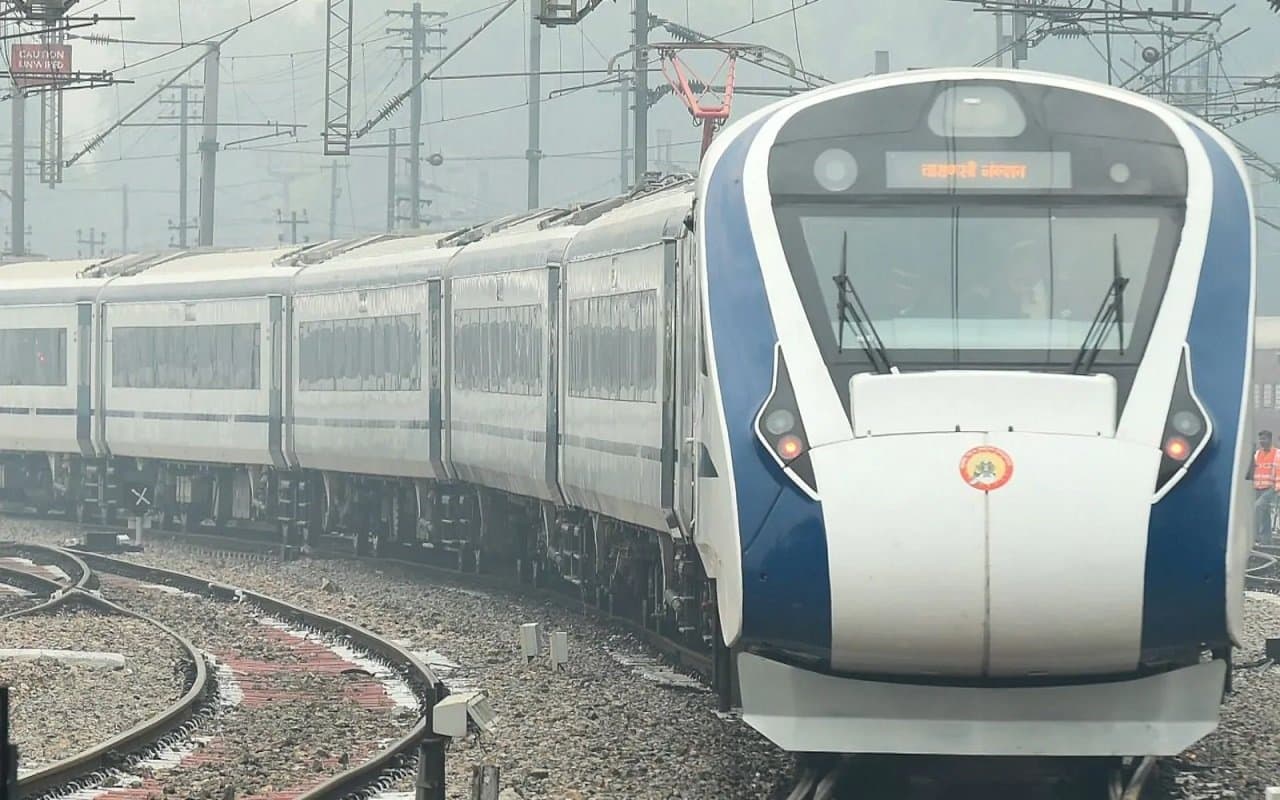 वंदे भारत ट्रेन से अब 6 घंटे में पहुंचेंगे पटना से अयोध्या, लखनऊ की यात्रा में भी 4 घंटे की होगी बचत