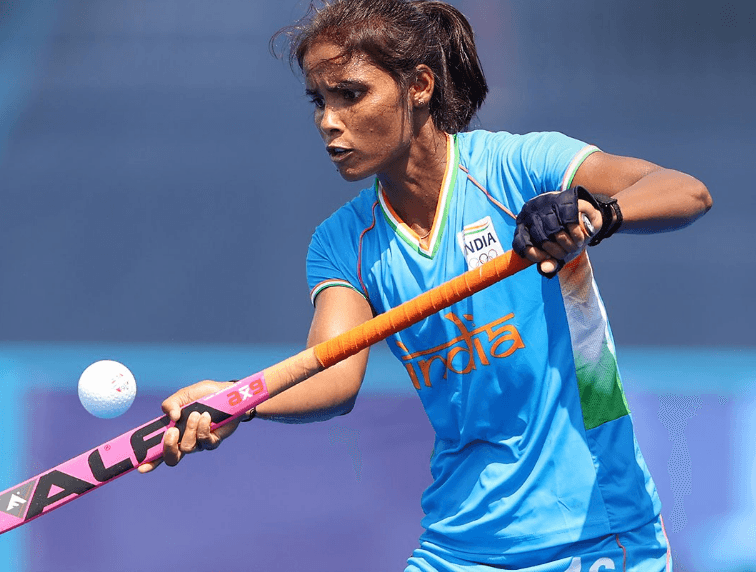 वंदना ने किया भारतीय महिला हॉकी की हिस्ट्री में कभी ना होने वाला कारनामा, कभी मां से छिपकर खेलती थीं हॉकी