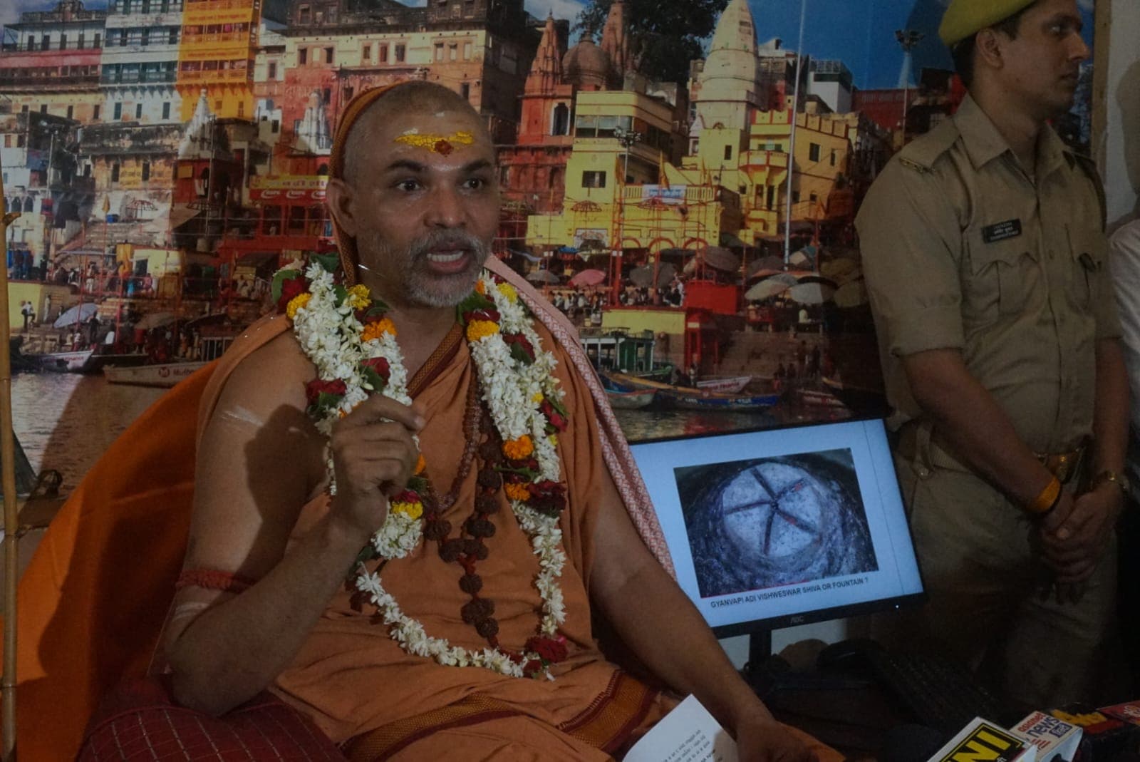 ज्ञानवापी विवाद: काशी के संत ने किया बड़ा ऐलान, ज्ञानवापी में मिले कथित शिवलिंग का करेंगे जलाभिषेक