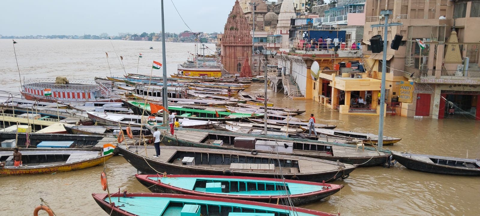 Ganga River Water level: गंगा के जलस्तर में लगातार वृद्धि से वाराणसी शहर के तटवर्ती इलाकों में बेचैनी
