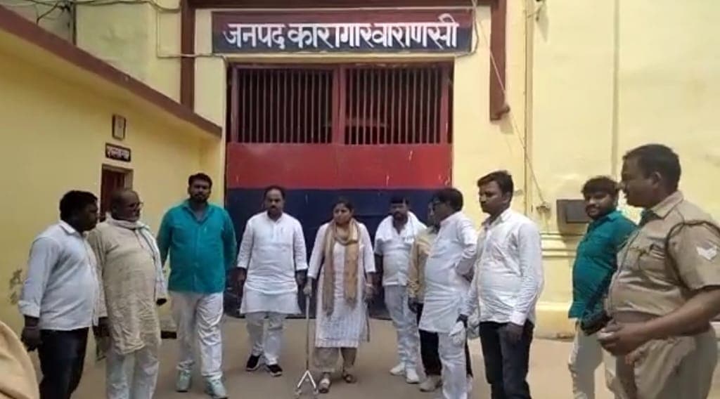 अग्‍न‍िपथ स्‍कीम का विरोध करने वाले वाराणसी जेल में बंद युवाओं से मिलने पहुंचीं पल्‍लवी पटेल, दिया संदेश