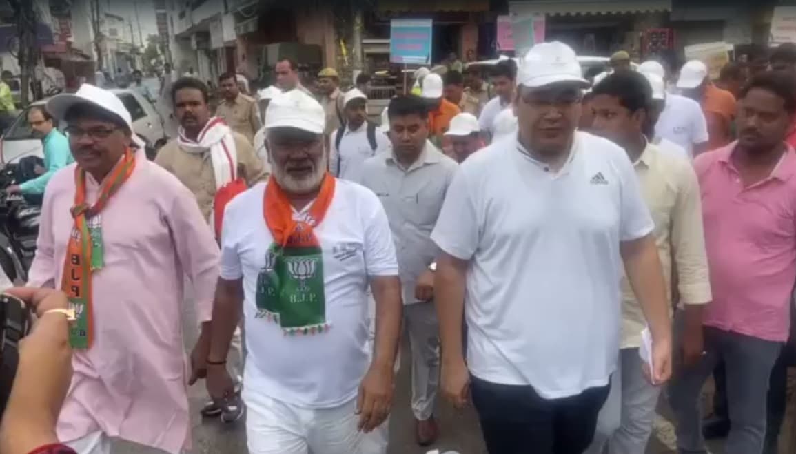 Varanasi News: वाराणसी में जल शक्ति मंत्री ने की प्लास्टिक मुक्त अभियान की शुरुआत, जनता को दिया ये संदेश