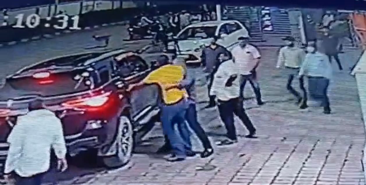 वाराणसी में पेट्रोल पम्‍प के माल‍िक को अगवा करने की कोश‍िश, वायरल सीसीटीवी फुटेज ने खोल दी बदमाशों की पोल