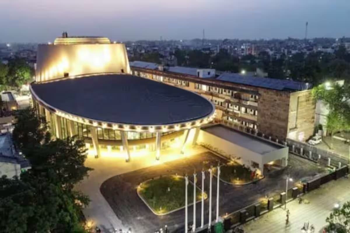 वाराणसी में आज से शुरू होगा दुनिया भर के मंदिर प्रमुखों का महासम्मेलन, 41 देशों के प्रतिनिधि होंगे शामिल