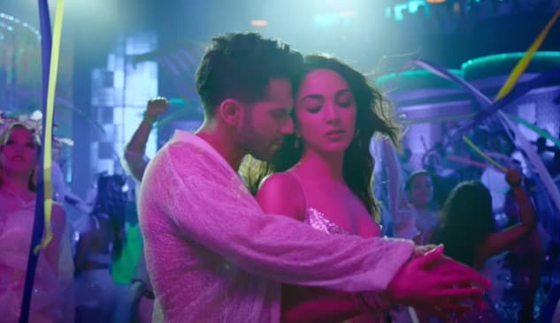 Jug Jugg Jeeyo Rangi Sari Song: 'जुग जुग जियो' का गाना Rangi Sari रिलीज, शर्टलेस अवतार में दिखे वरुण धवन