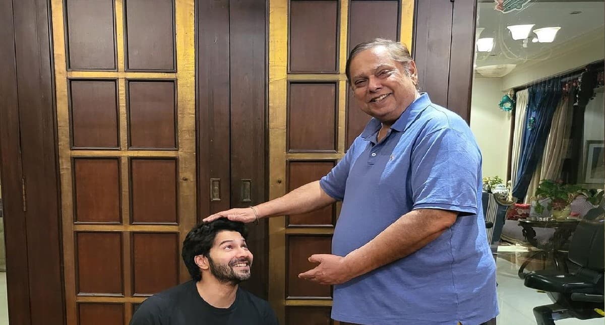 Varun Dhawan ने अपने पिता डेविड धवन के आशीर्वाद से की 2022 की शुरुआत,फैंस बोले- बाप-बेटे की जोड़ी जबरदस्त