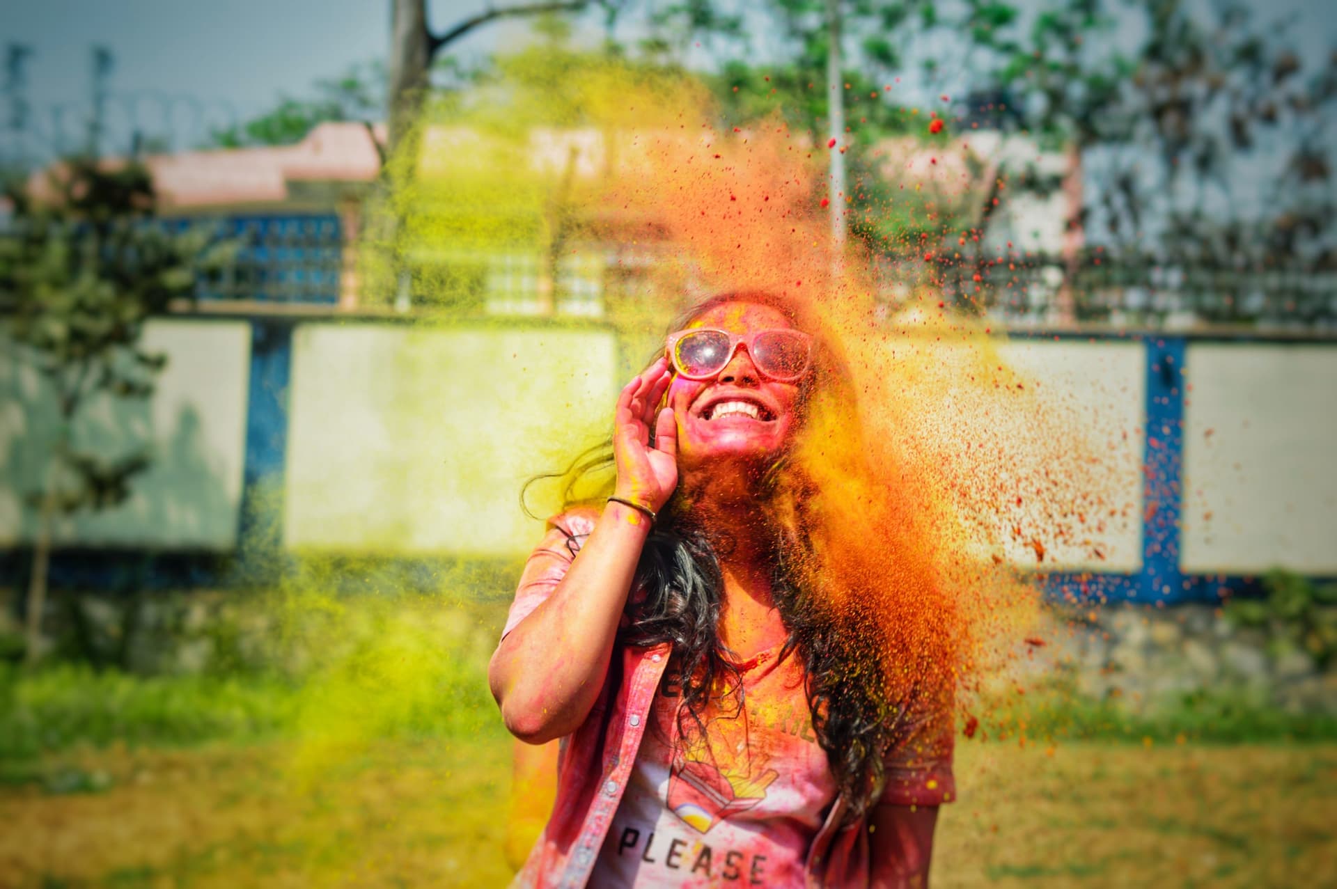 Holi 2021 पर करें ये 5 तरह के मेकअप हैक, 5 मिनट में आपको बनाएंगे और ग्लैमरस, देंगे ट्रेंडी लुक्स
