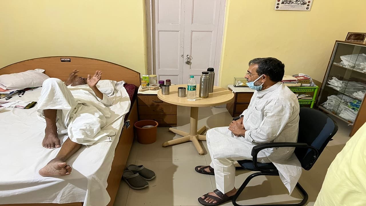 Bihar: जदयू सांसद वशिष्ठ नारायण सिंह की तबीयत बिगड़ी, सीएम नीतीश ने जाना हाल, दिल्ली में होगा इलाज Bihar: जदयू सांसद वशिष्ठ नारायण सिंह की तबीयत बिगड़ी, सीएम नीतीश ने जाना हाल, दिल्ली में होगा इलाज