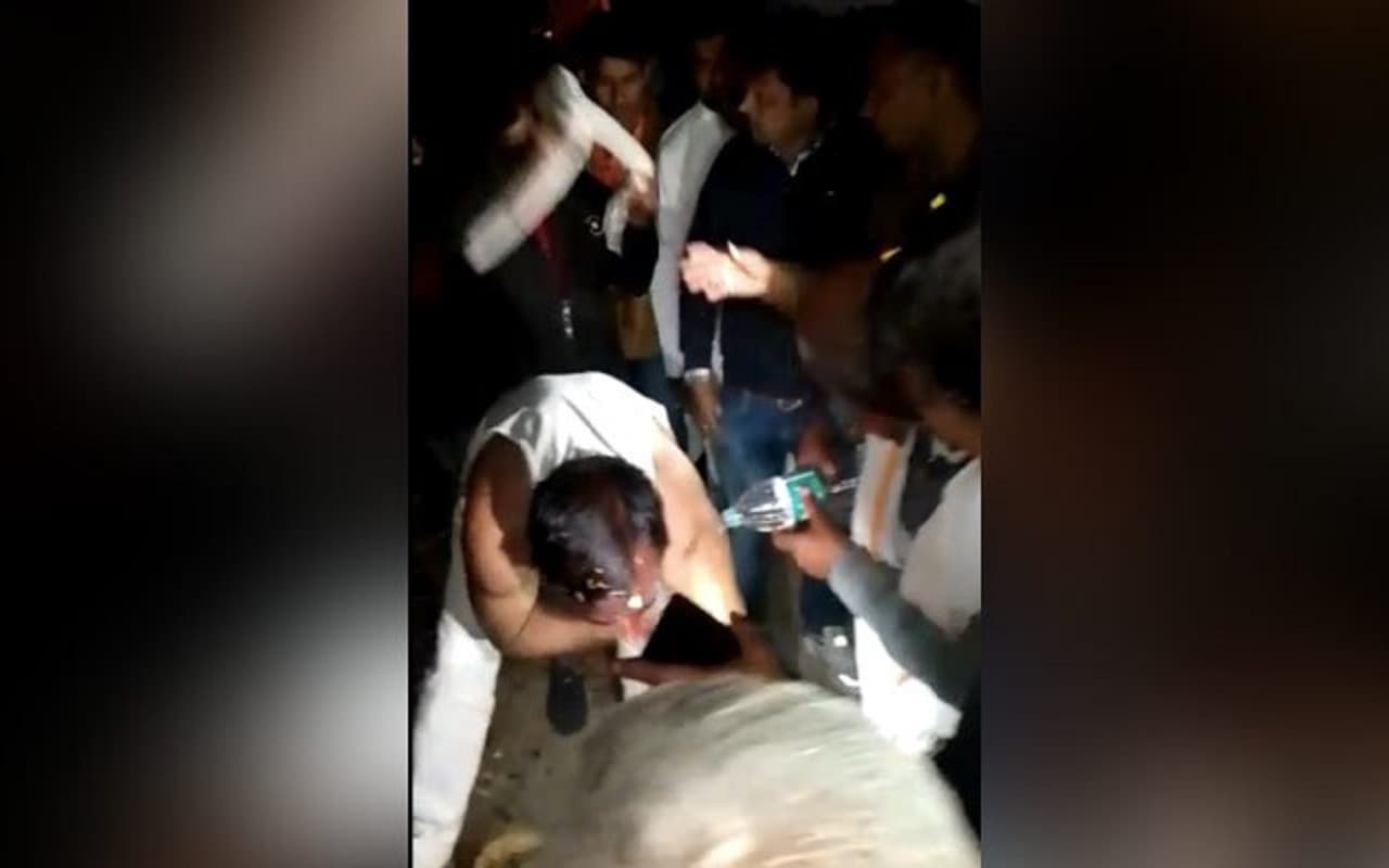 Madhya Pradesh: BJP विकास रथ यात्रा के दौरान मंत्री पर छिड़का खुजली पाउडर, उतारना पड़ा कुर्ता, देखें Video