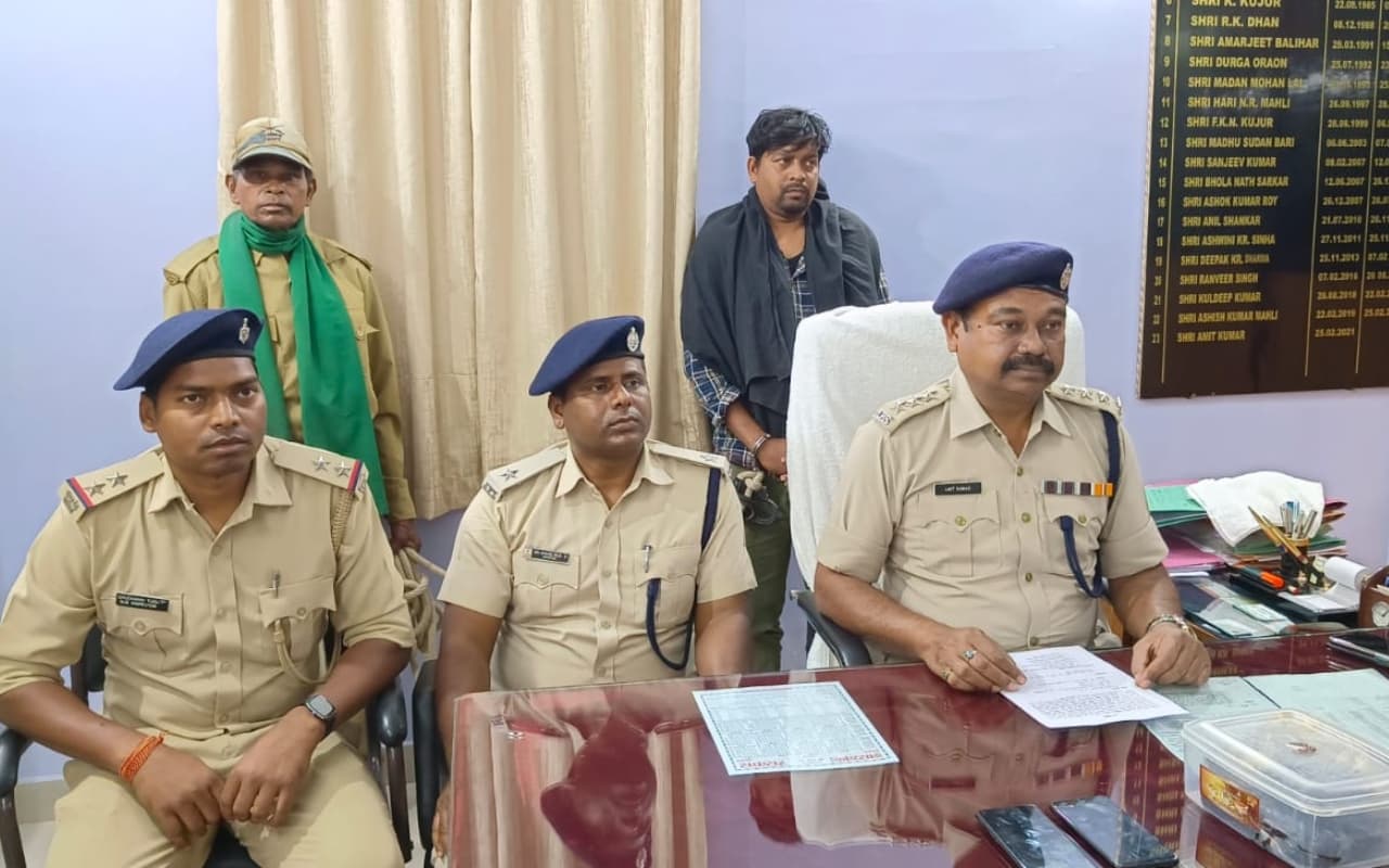 खूंटी में डोडा की पिसाई करते एक गिरफ्तार, पुलिस ने जब्त किया गया मशीन और डोडा