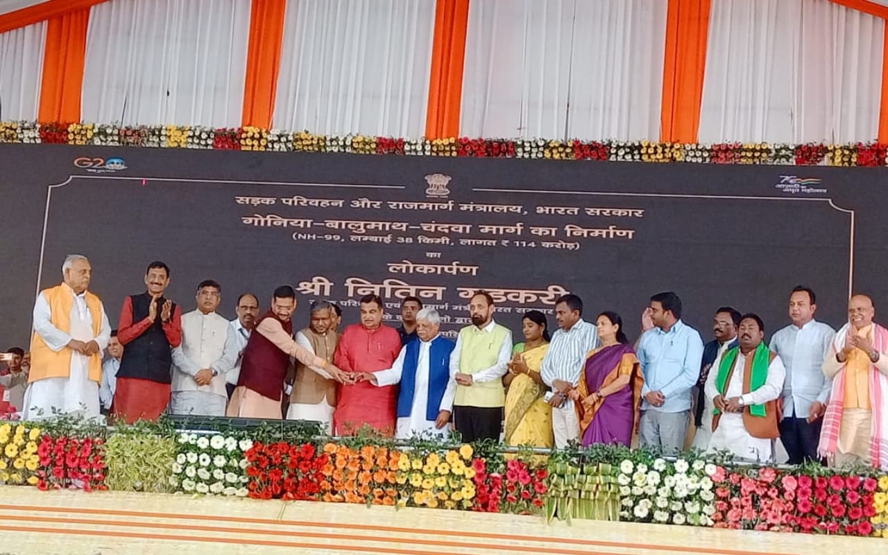 गडकरी ने कहा- अमेरिका की तरह हो जाएगी झारखंड की सड़कें, 3 घंटे में पूरा होगा रांची से वाराणसी तक का सफर गडकरी ने कहा- अमेरिका की तरह हो जाएगी झारखंड की सड़कें, 3 घंटे में पूरा होगा रांची से वाराणसी तक का सफर