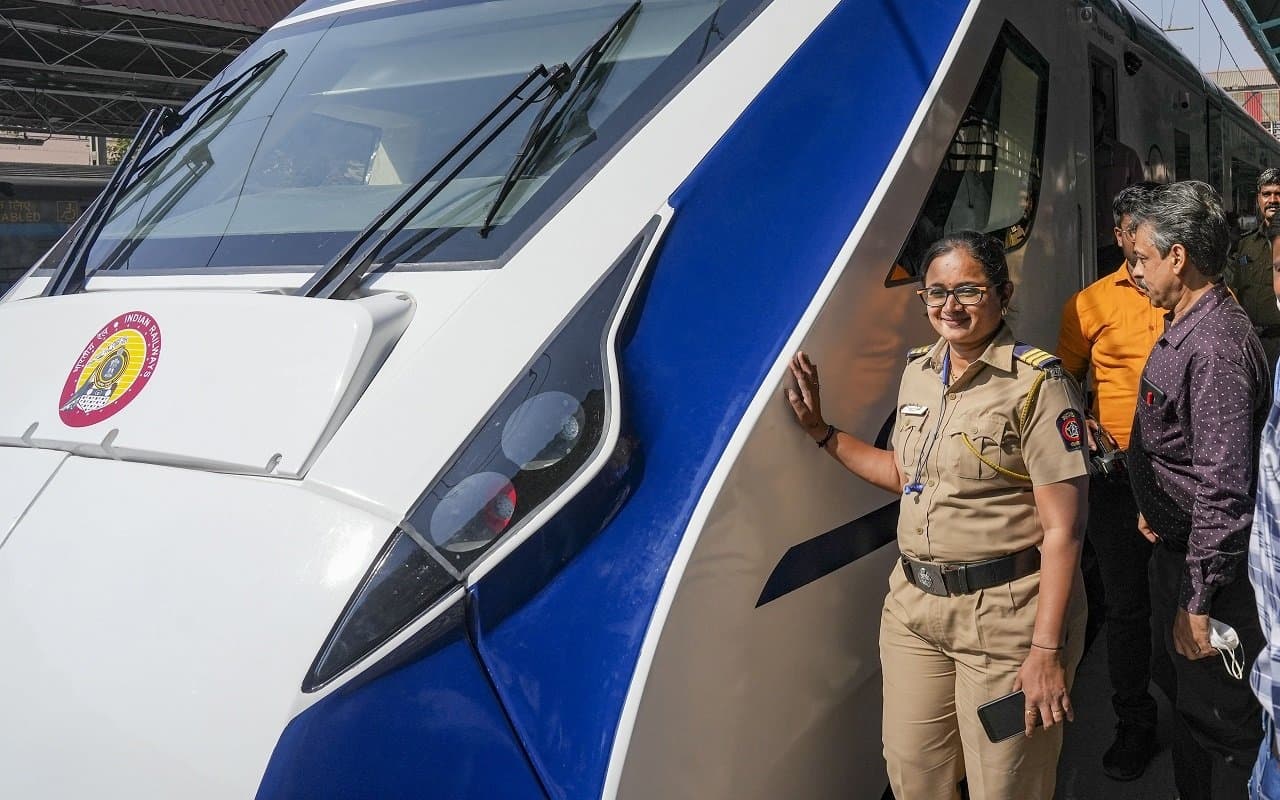 Vande Bharat Express के  पटरियों पर रफ्तार भरते 4 साल पूरे, जानिए पटना से रांची रूट पर कब से दौड़ेगी...