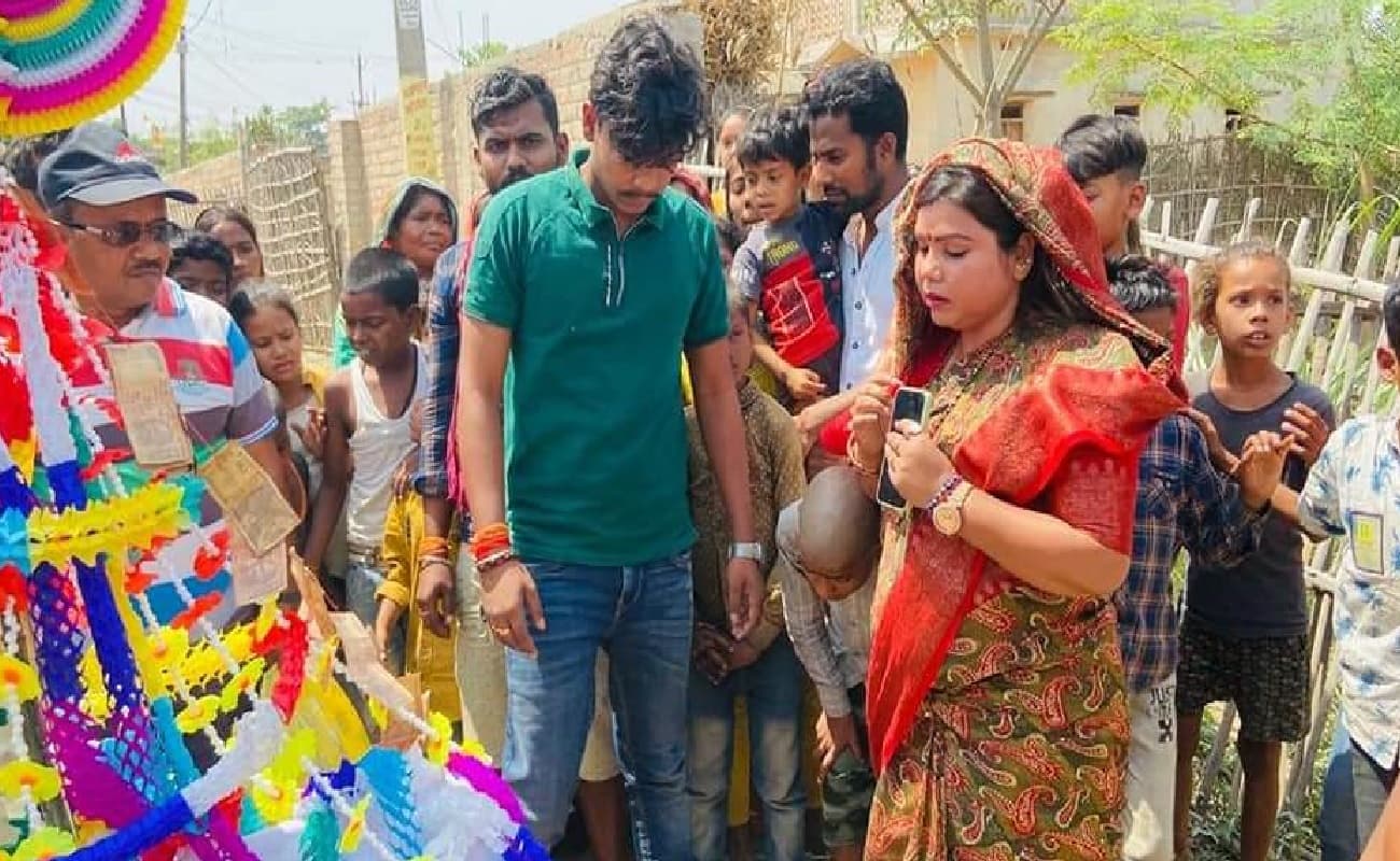 जदयू विधायक बीमा भारती का पशु प्रेम, हिंदू रीति रिवाज से पालतू कुत्ते की निकाली शव यात्रा, देखें तस्वीरें