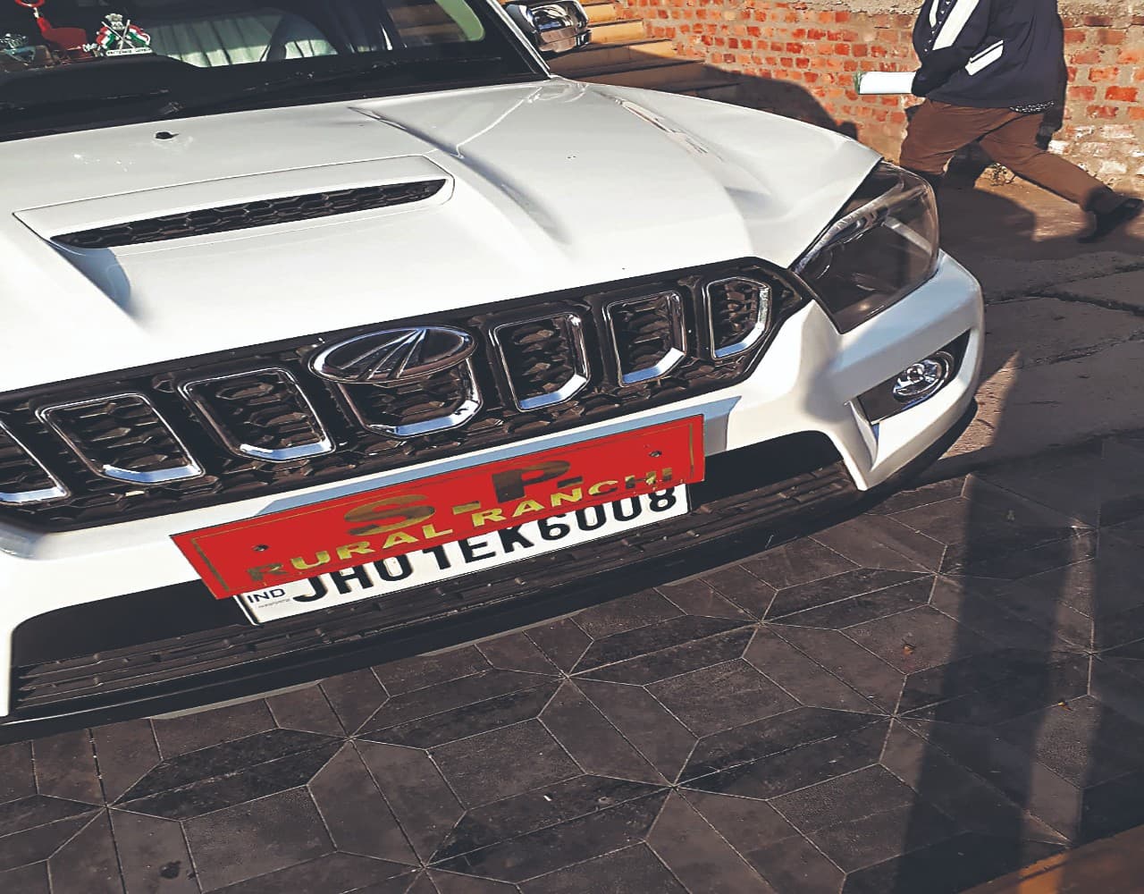 रांची के बड़े पदाधिकारियों के वाहनों के कागजात फेल, आम लोगों से वसूल रहे जुर्माना