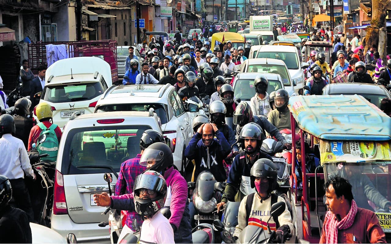 झारखंड में हर साल सड़कों पर बढ़ रही स्पेस मैनेजमेंट की समस्या, 24 जिलों में इस तरह बढ़े वाहन