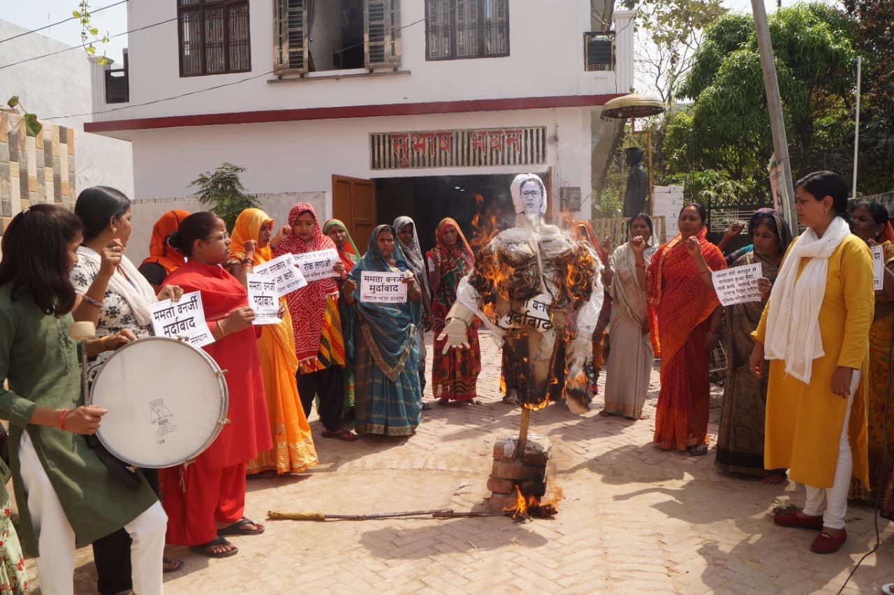 काशी के कोने-कोने में पश्चिम बंगाल के वीरभूमि जिले में हुए नरसंहार का विरोध, ममता बनर्जी को ठहरा रहे दोषी