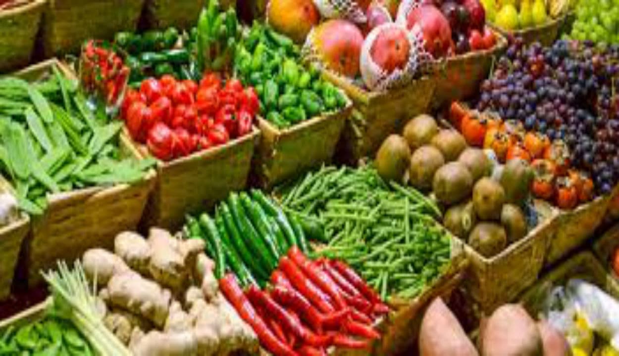 Jharkhand News : फलों से भी महंगी बिक रहीं सब्जियां, महंगाई से बिगड़ा बजट, किलो की जगह पाव में कर रहे खरीदारी