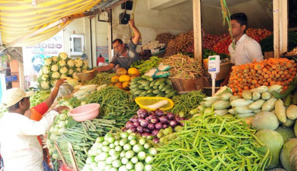 Market Inflation: बिहार में बारिश ने लगाई महंगाई की आग, पटना में सब्जियों के दाम आसमान पर