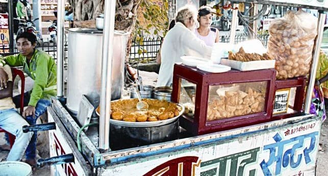 सड़क किनारे से हटेंगे ठेले-खोमचे