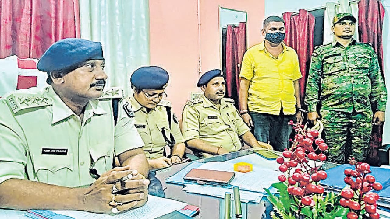 नौकरी के नाम पर करोड़ों ठगने वाला फर्जी दारोगा थानेदार को भी देने लगा झांसा, एक गुमनाम पत्र से खुला पोल