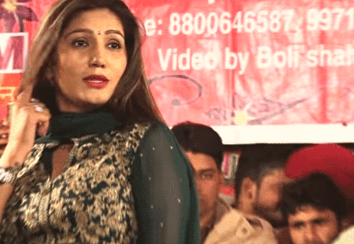 सपना चौधरी ने 'छोरी तू से बड़ी बिंदास' पर किया धांसू डांस, सोशल मीडिया पर ताबड़तोड़ वायरल हो रहा VIDEO