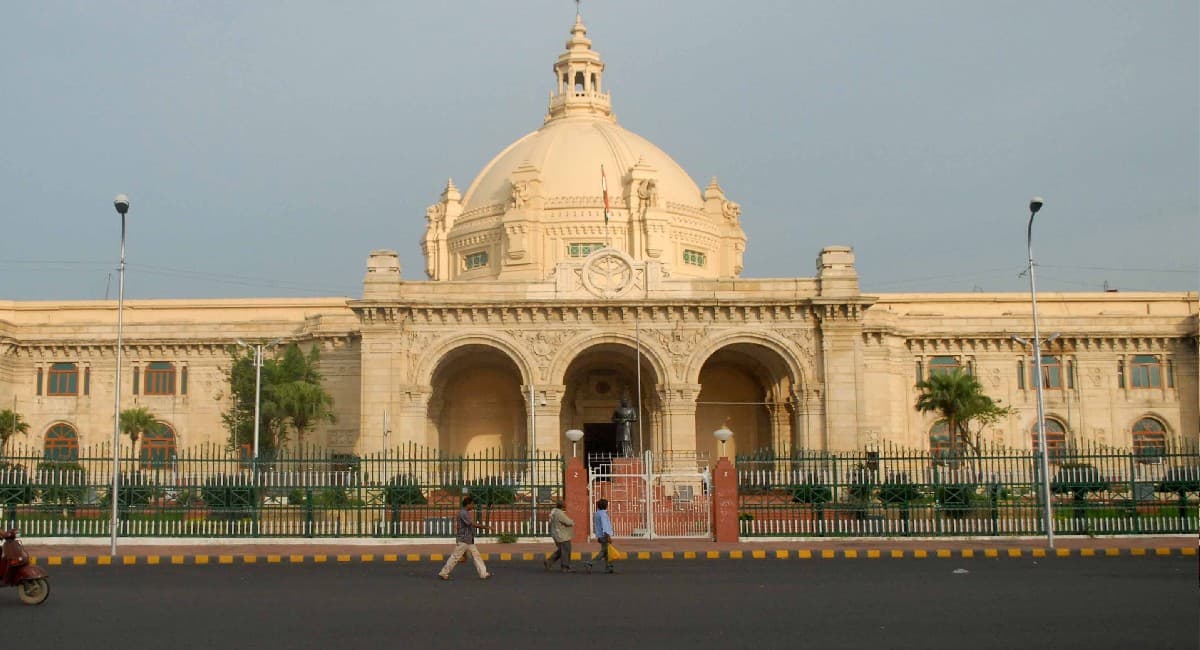झारखंड के बाद अब यूपी में उठी मांग, नमाज के लिए विधानसभा में मिले अलग से कमरा