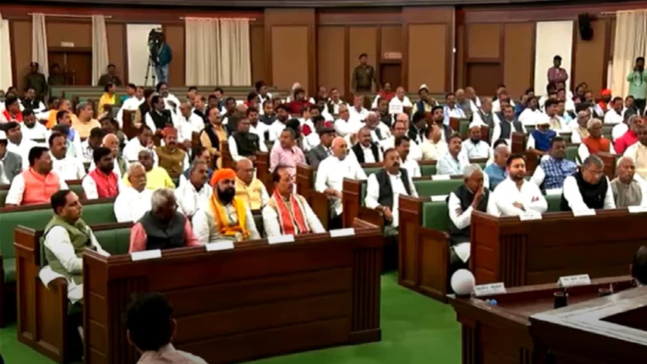 बिहार विधानसभा: नीतीश कुमार की एंट्री पर भाजपा ने जय श्री राम के नारे लगाए,माले ने अदाणी मुद्दे पर BJP को घेरा