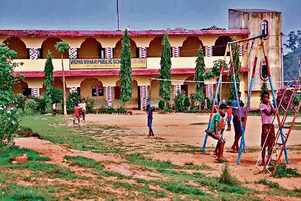 खूंटी के इस स्कूल के निर्माण के लिए PLFI ने दी थी जमीन, आज वहां होती है नर्सरी से आठवीं तक पढ़ाई